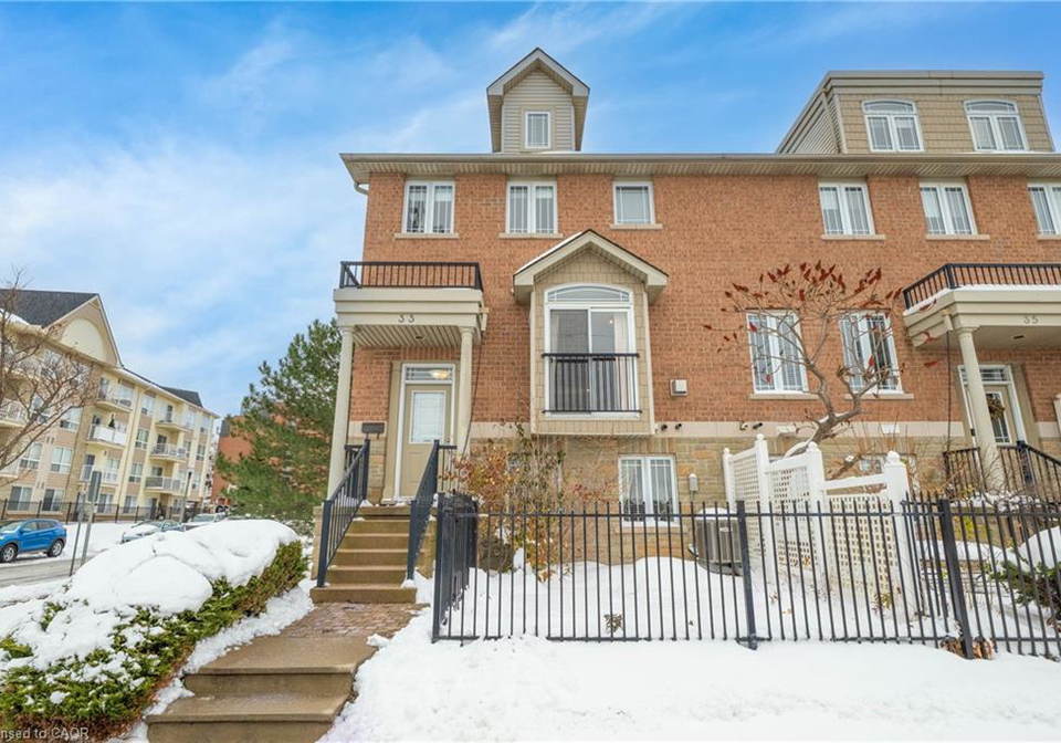 33-wellington-s-cambridge-ontario-40806303