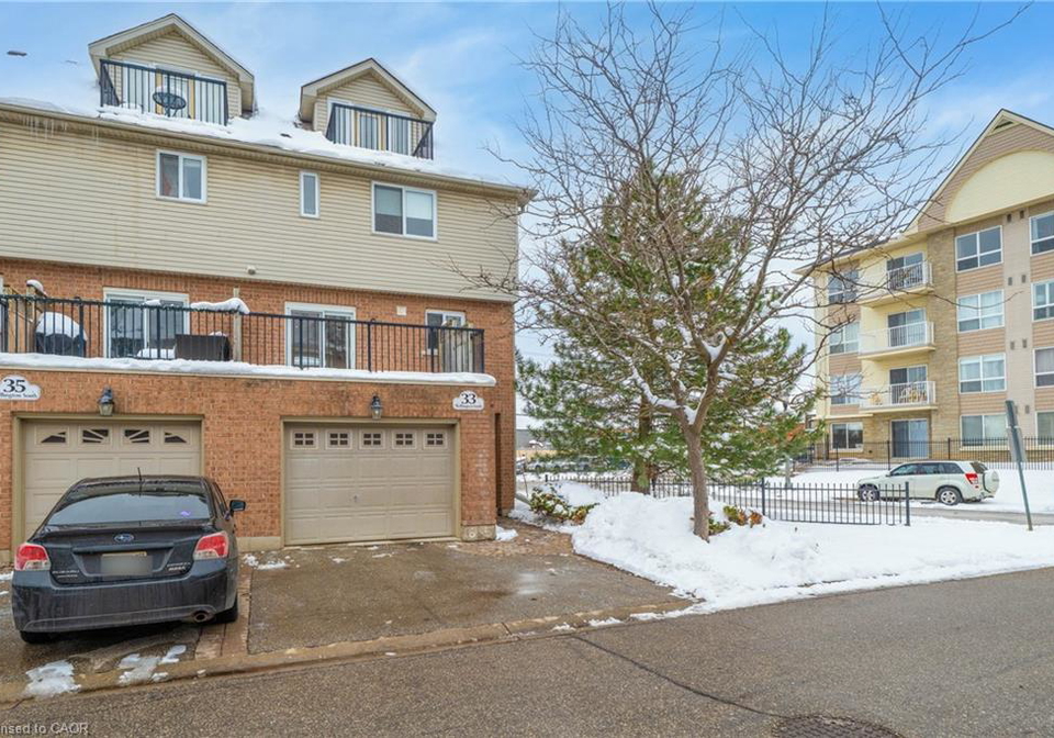 33-wellington-s-cambridge-ontario-40806303