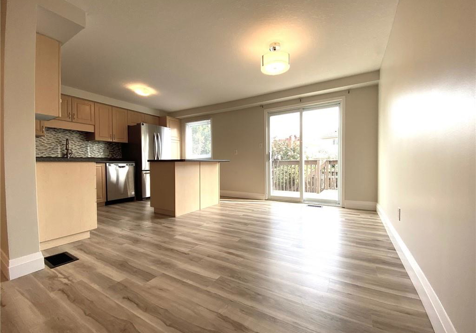 82-donnenwerth-drive-kitchener-ontario-40806371