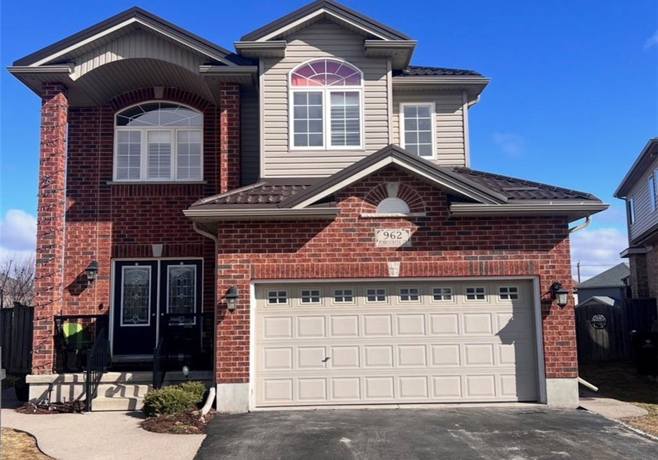 962-pebblecreek-court-kitchener-ontario-40806413