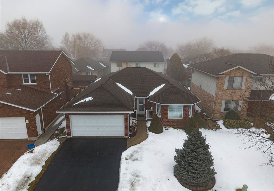 11-falls-crescent-simcoe-ontario-40806455