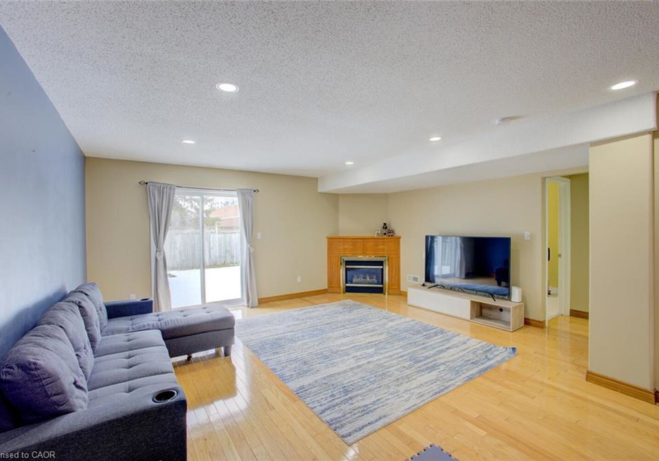 32-chalk-court-cambridge-ontario-40806586