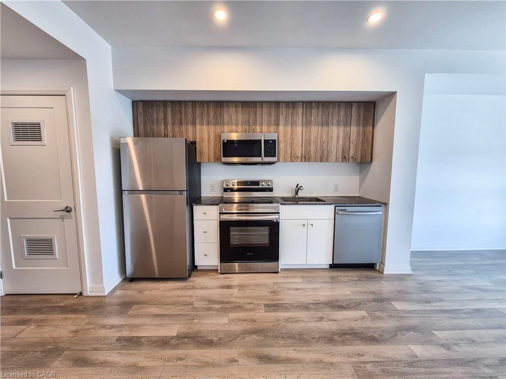 101-golden-eagle-road-waterloo-ontario-40806716