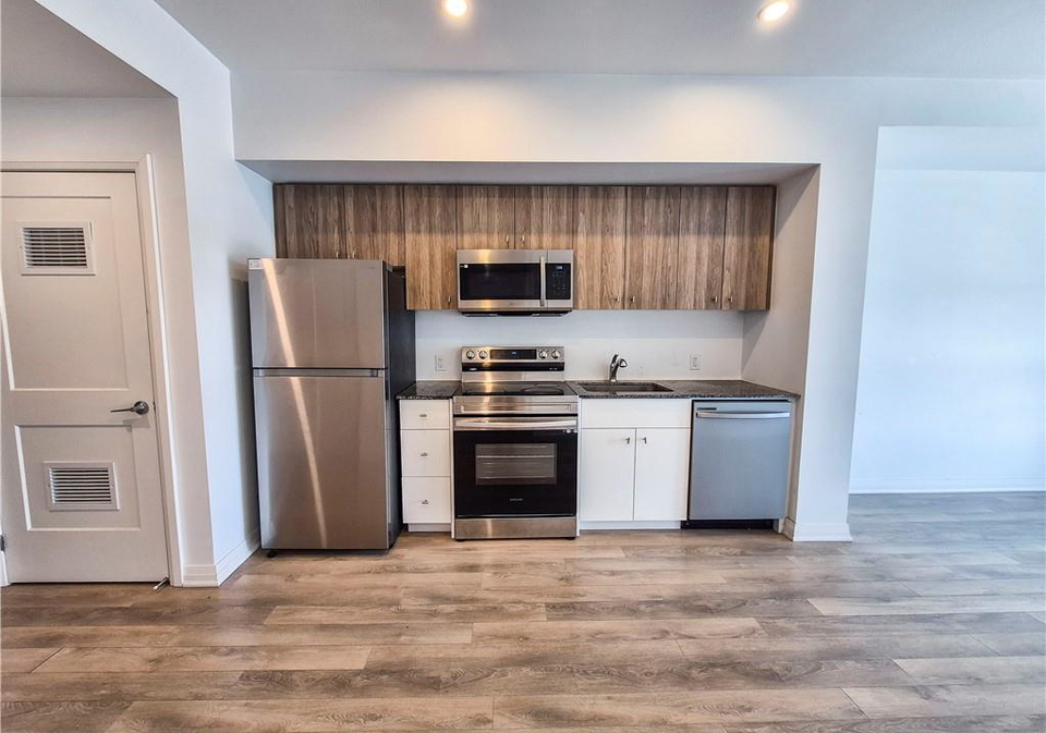 101-golden-eagle-road-waterloo-ontario-40806716