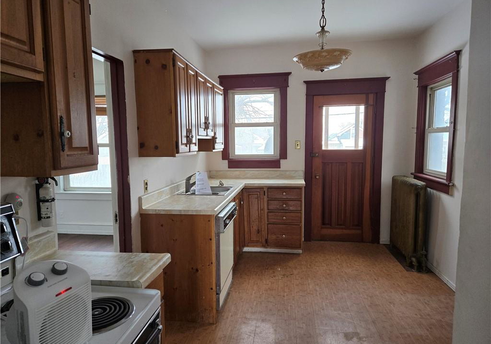 111-park-row-n-hamilton-ontario-40806717