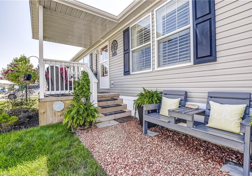17-silver-aspen-drive-selkirk-ontario-40806731