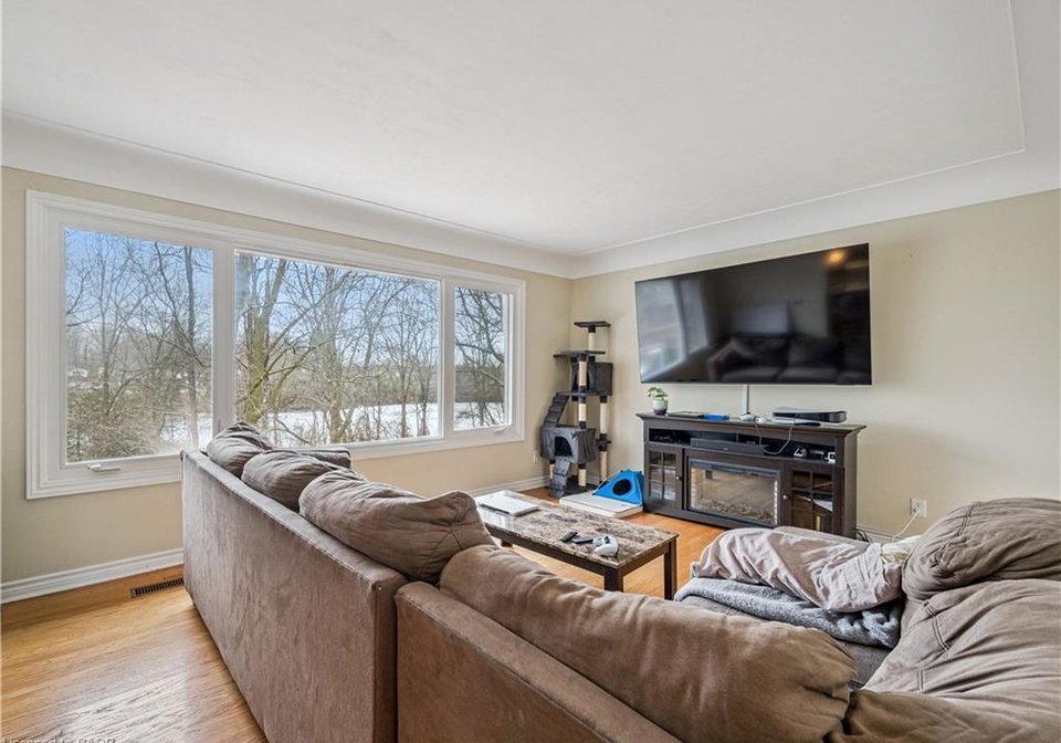 16-stephen-street-cambridge-ontario-40806881