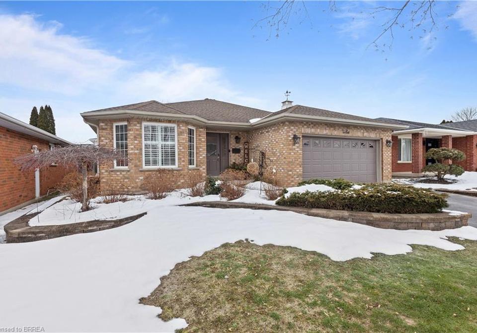12-falls-crescent-simcoe-ontario-40806919