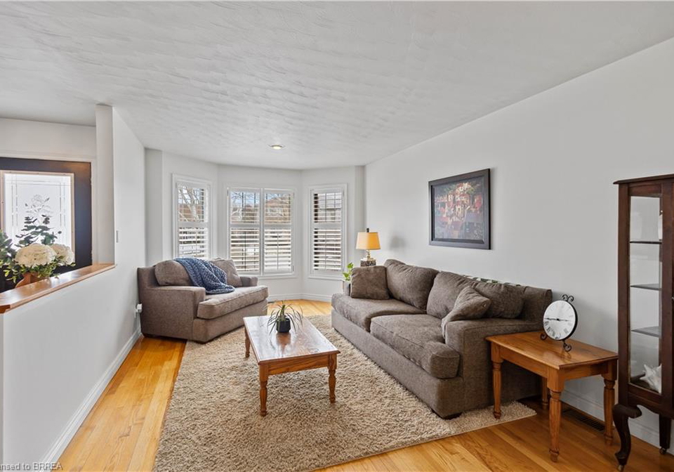 12-falls-crescent-simcoe-ontario-40806919