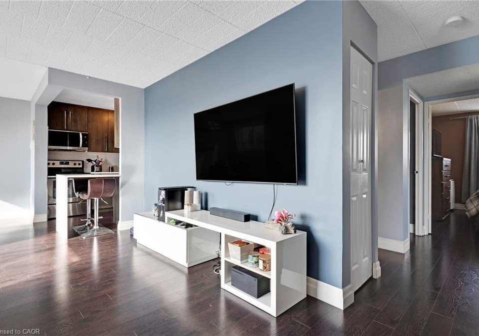 6-walton-avenue-kitchener-ontario-40806921