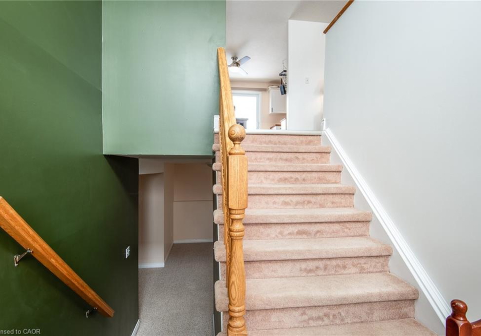 8-berdux-place-wellesley-ontario-40806984