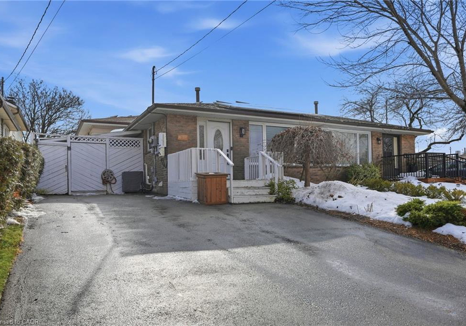 8-elmore-drive-hamilton-ontario-40806990