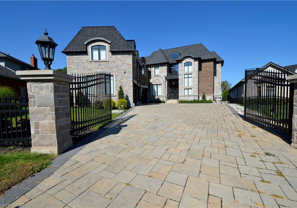16-shoreline-crescent-grimsby-ontario-40806999