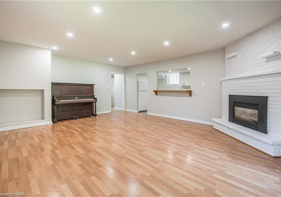 328-breezewood-crescent-waterloo-ontario-40807021