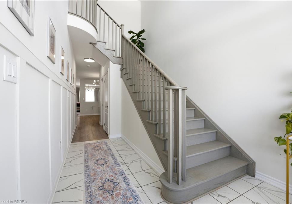 70-whithorn-crescent-caledonia-ontario-40807063
