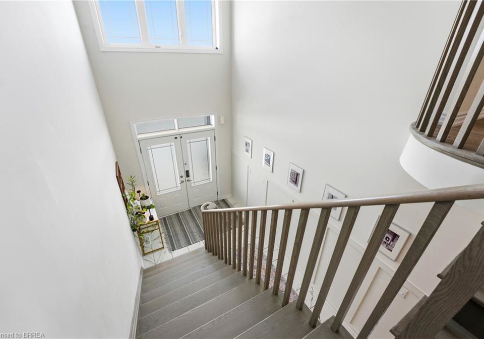 70-whithorn-crescent-caledonia-ontario-40807063