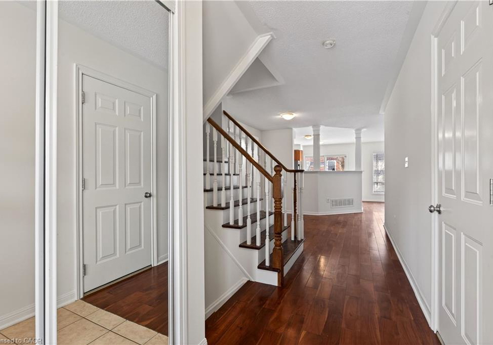 4063-donnic-drive-burlington-ontario-40807126