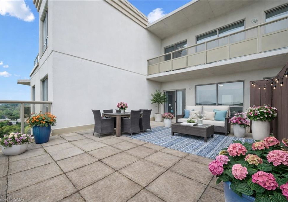 255-keats-way-waterloo-ontario-40807167