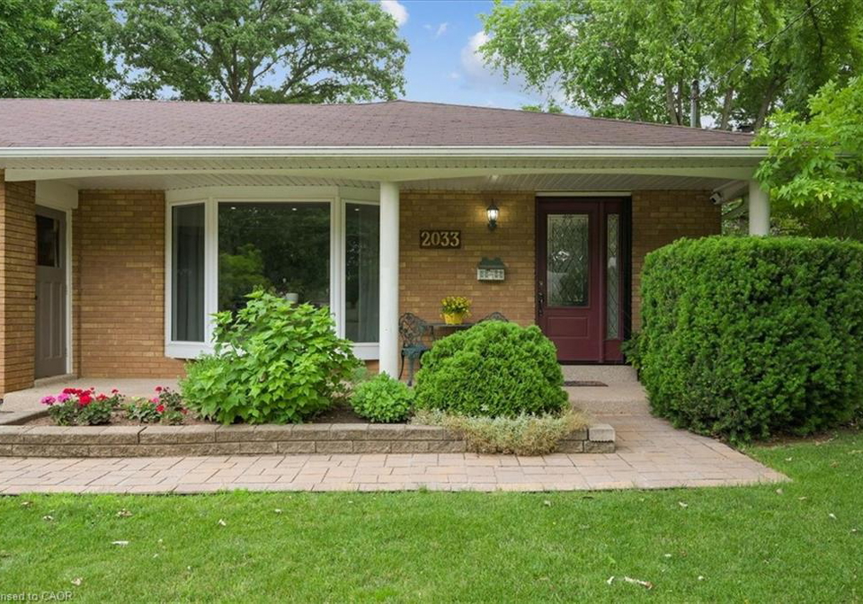 2033-saxon-road-oakville-ontario-40807174