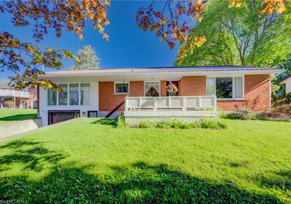 121-north-water-street-w-mount-forest-ontario-40807268