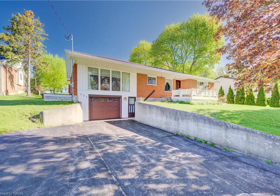 121-north-water-street-w-mount-forest-ontario-40807268