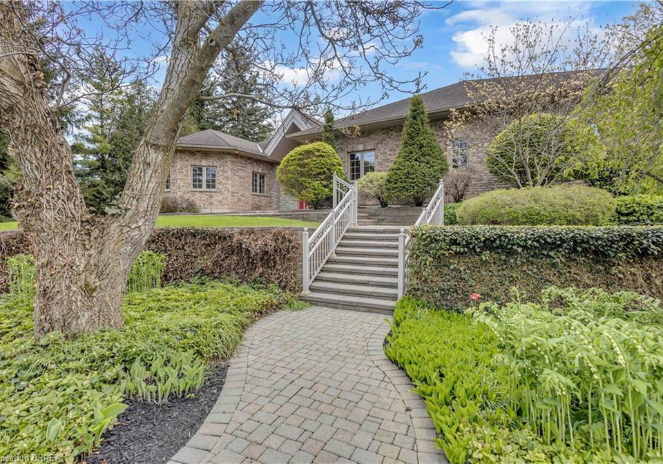 103-tutela-heights-road-brantford-ontario-40807295
