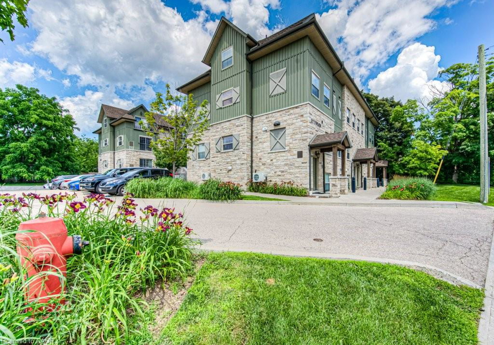 112-union-street-e-waterloo-ontario-40807335