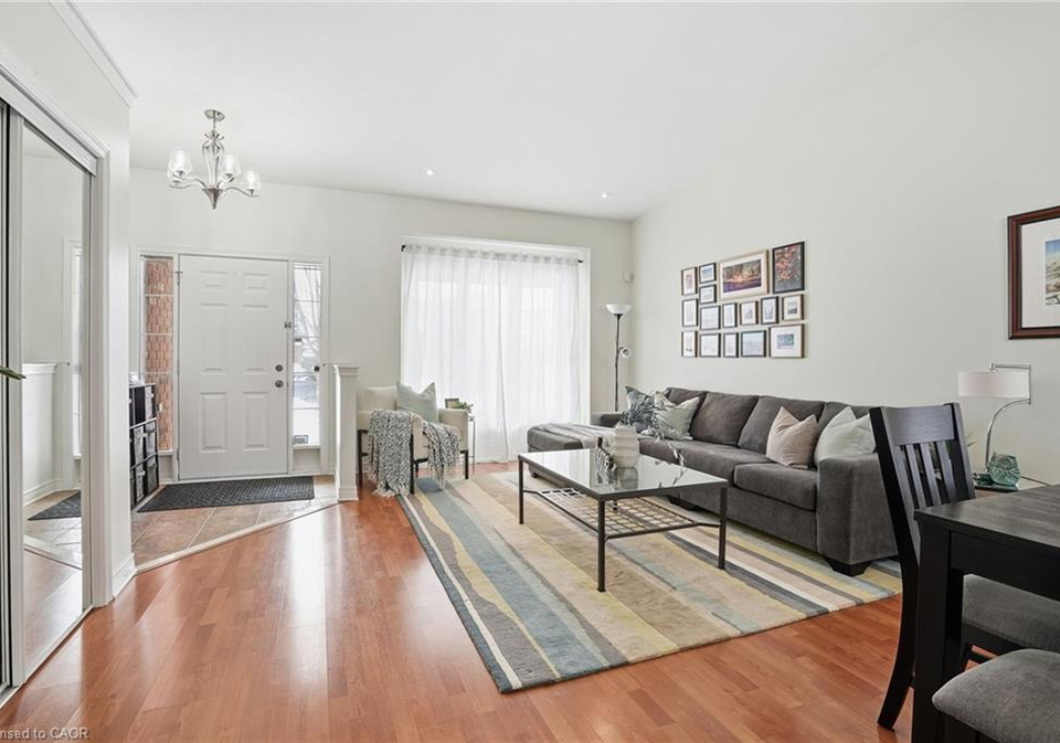 8407-heikoop-crescent-niagara-falls-ontario-40807495