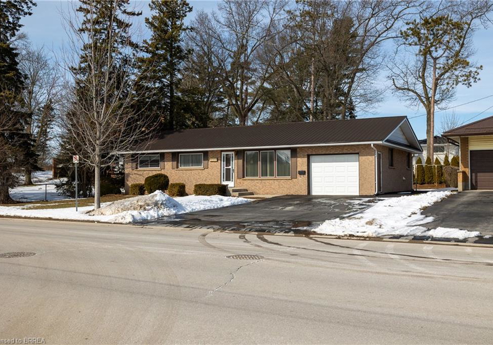 209-argyle-avenue-delhi-ontario-40807569