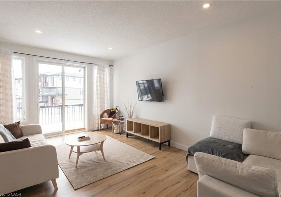 143-superior-drive-amherstview-ontario-40807676