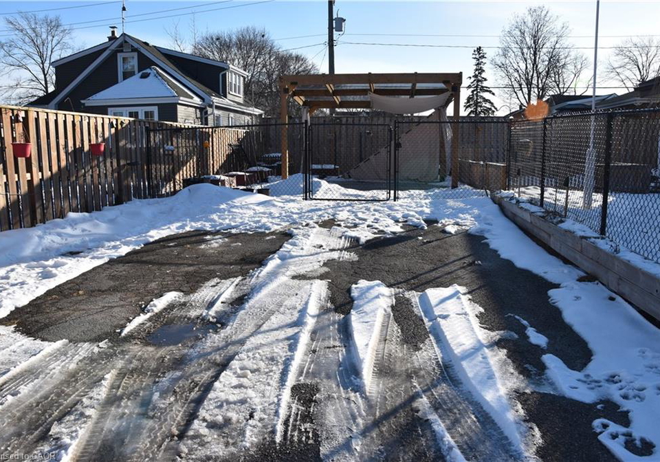 181-sydenham-street-brantford-ontario-40807789