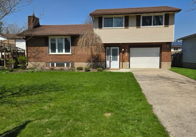 218-arris-crescent-mitchell-ontario-40807832