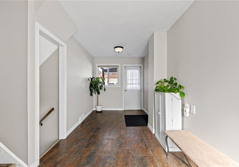 218-arris-crescent-mitchell-ontario-40807832