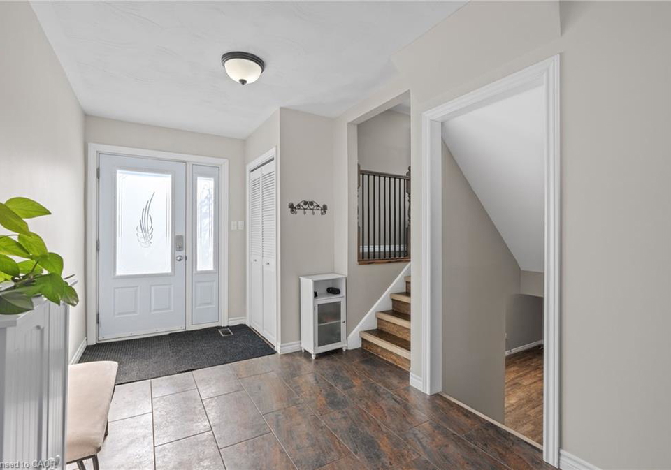 218-arris-crescent-mitchell-ontario-40807832