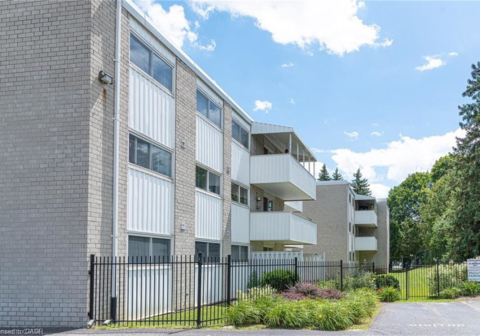 24-mooregate-crescent-kitchener-ontario-40807903
