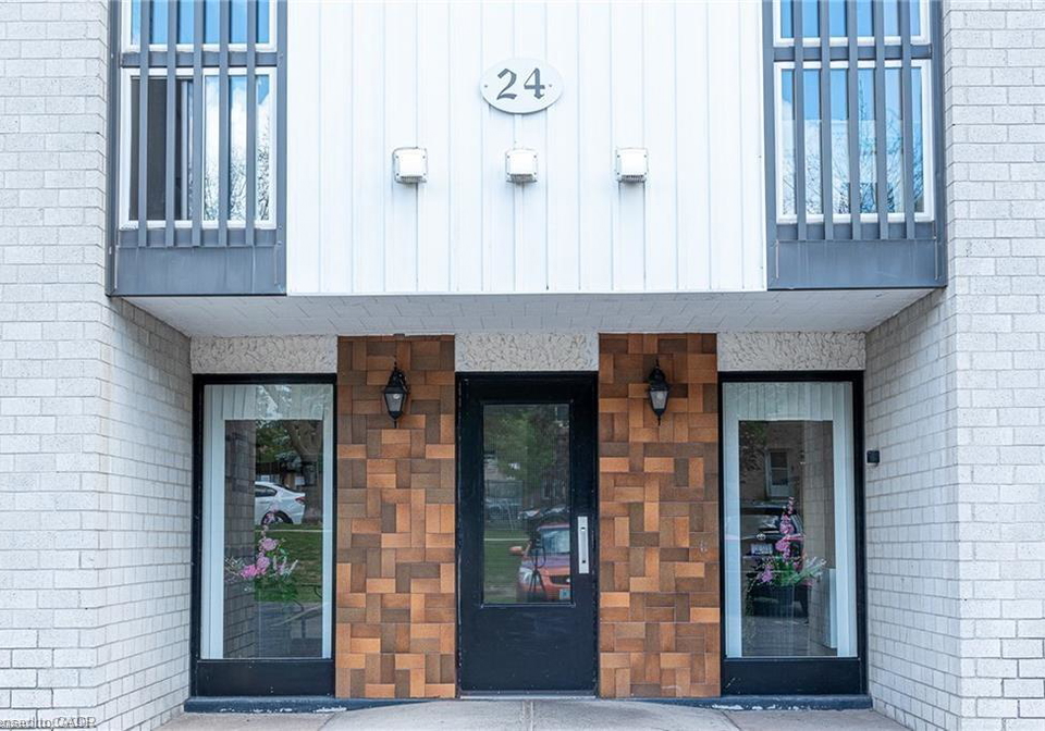 24-mooregate-crescent-kitchener-ontario-40807903