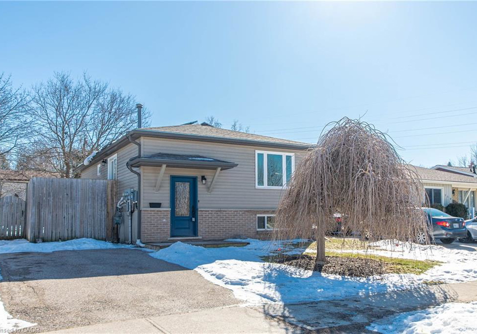 153-sugar-maple-street-kitchener-ontario-40807954