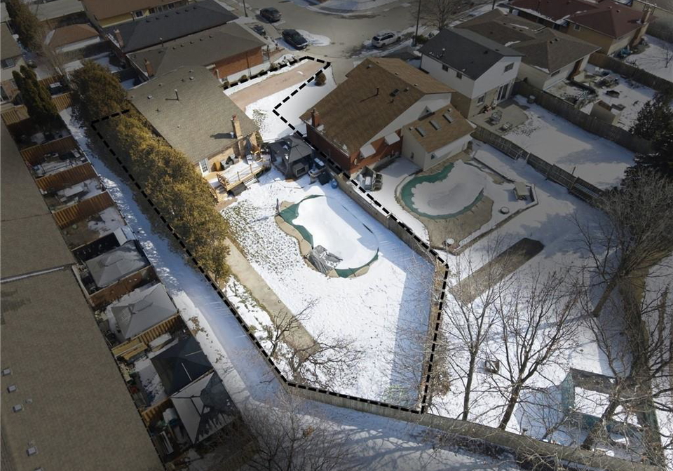 14-basin-crescent-hamilton-ontario-40807990