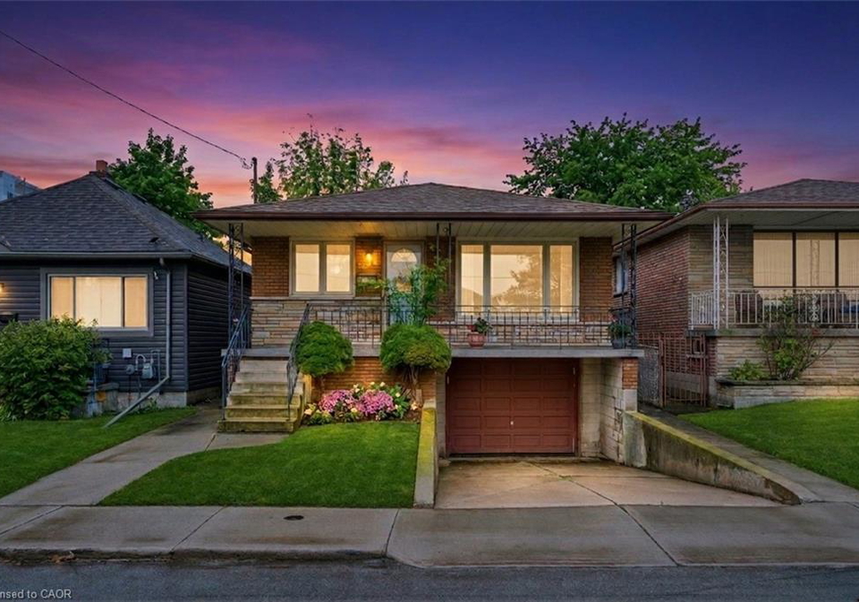 1894-main-street-e-hamilton-ontario-40808133