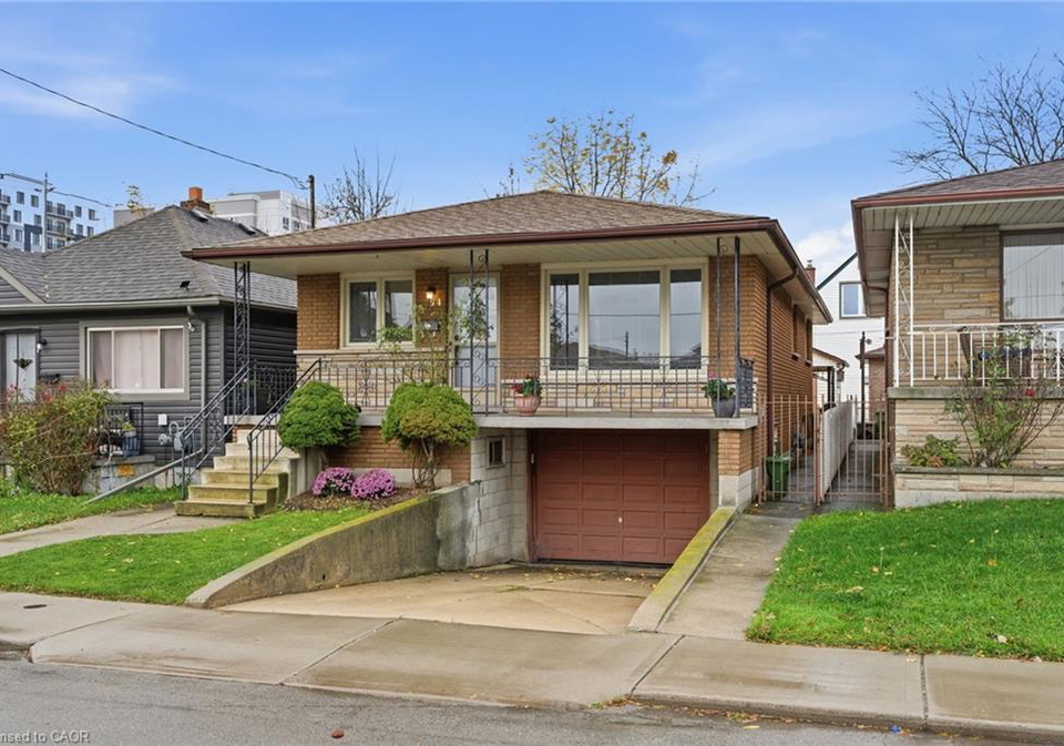 1894-main-street-e-hamilton-ontario-40808133