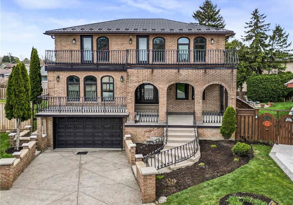 16-bosna-court-hamilton-ontario-40808474