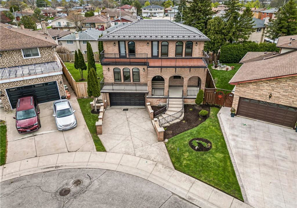 16-bosna-court-hamilton-ontario-40808474