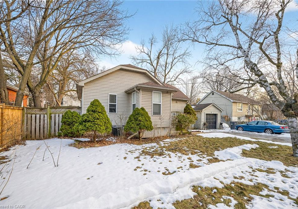 2450-woodward-avenue-burlington-ontario-40808581