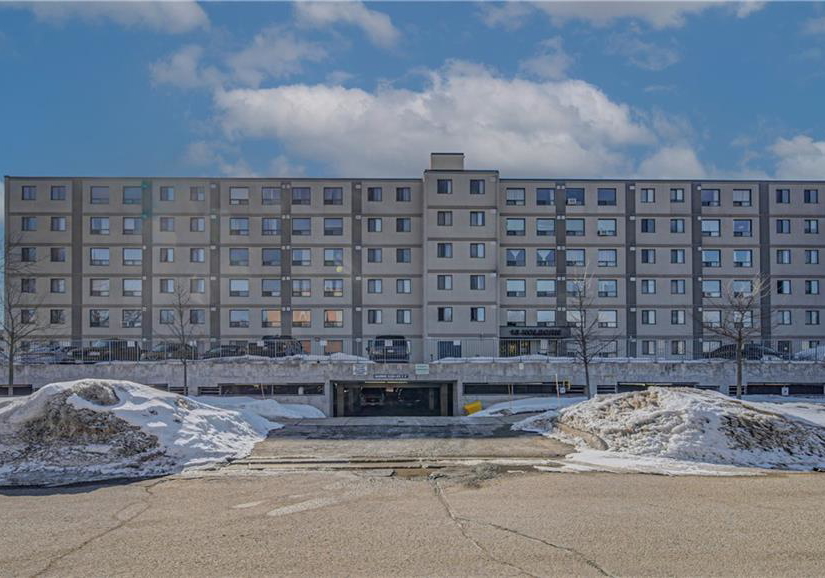 18-holborn-court-kitchener-ontario-40808725