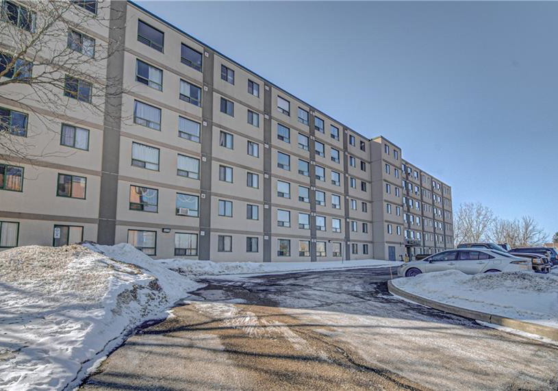 18-holborn-court-kitchener-ontario-40808725