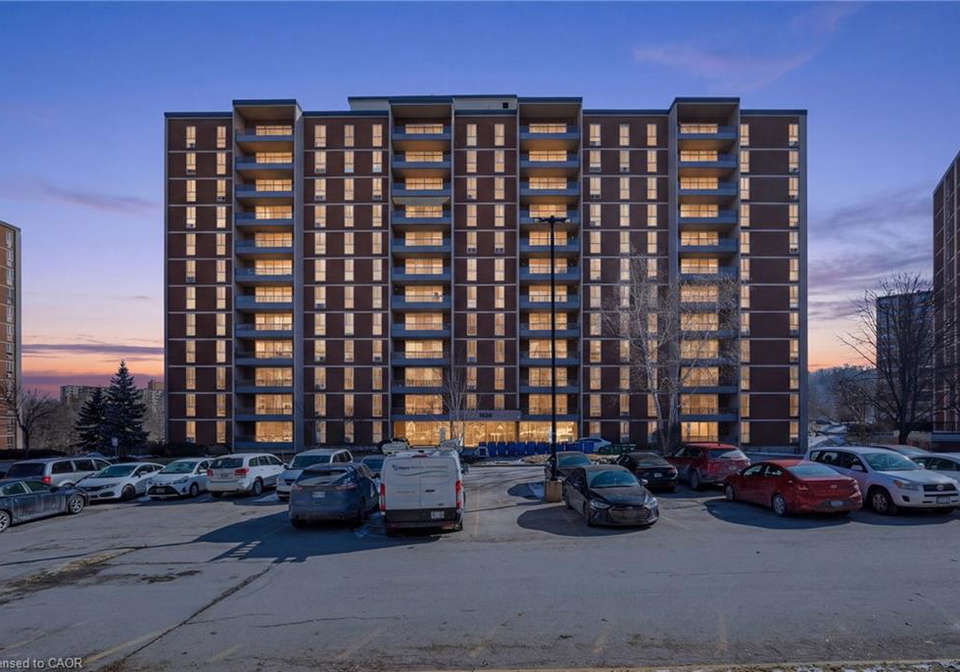 1966-main-street-w-hamilton-ontario-40808857