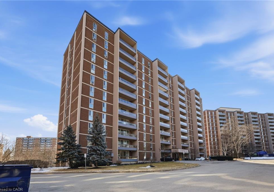 1966-main-street-w-hamilton-ontario-40808857