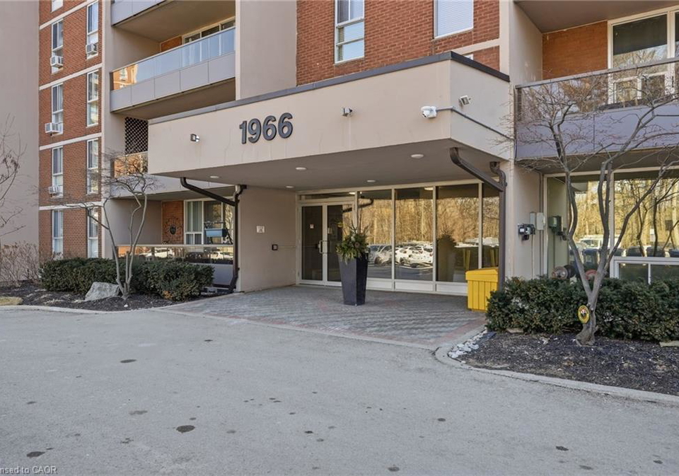 1966-main-street-w-hamilton-ontario-40808857