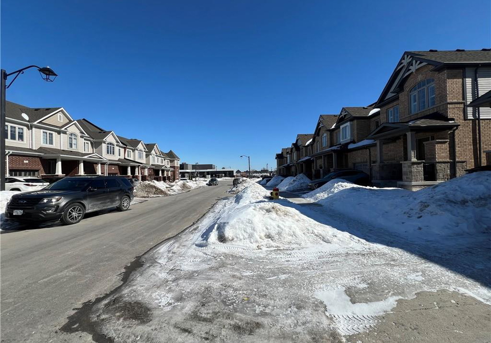 24-stonehill-avenue-kitchener-ontario-40808903