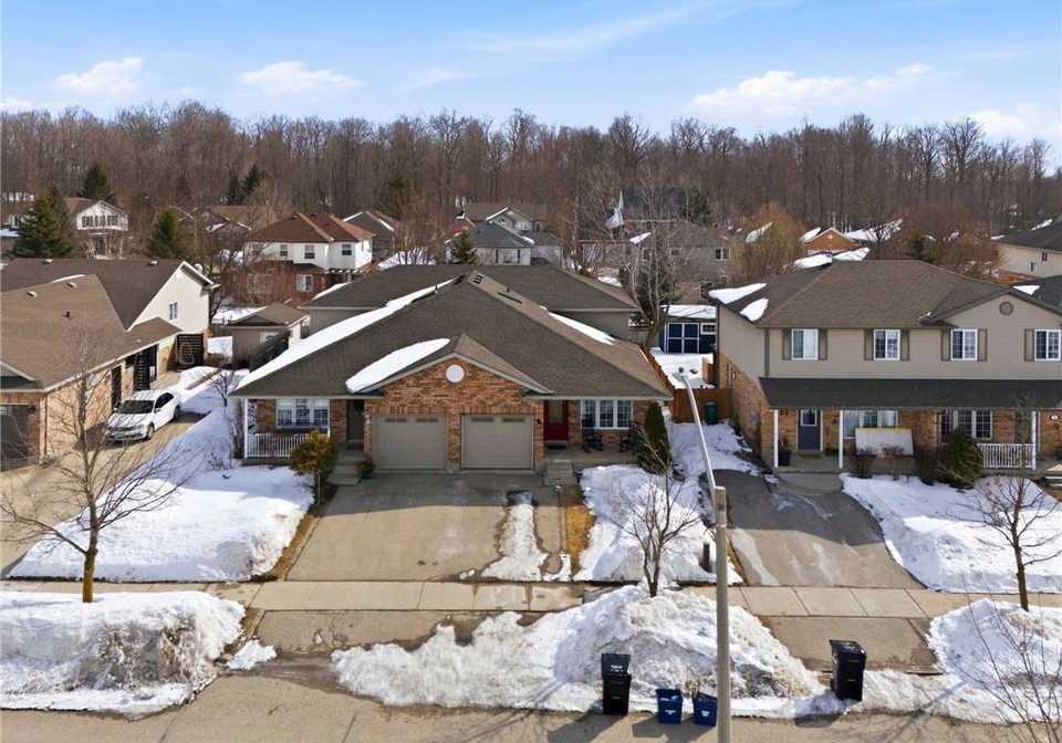 25-bitternut-place-elmira-ontario-40808945
